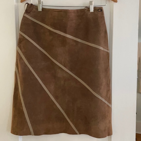 Ladies Dex suede skirt. - Picture 1 of 6